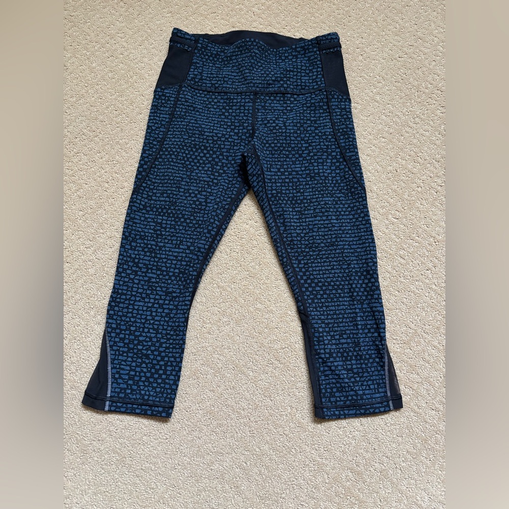 Lululemon Blue Patterned Cropped Leggings, Size 6